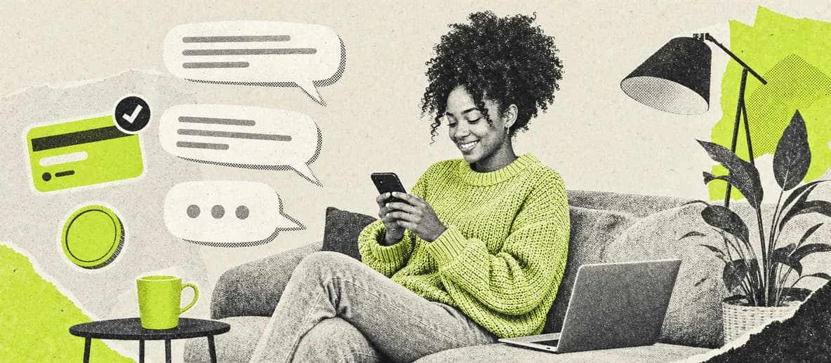 Frau sitzt entspannt auf dem Sofa und chattet am Smartphone, neben ihr Chat-Blasen und eine Karte mit Auszahlungs-Häkchen
